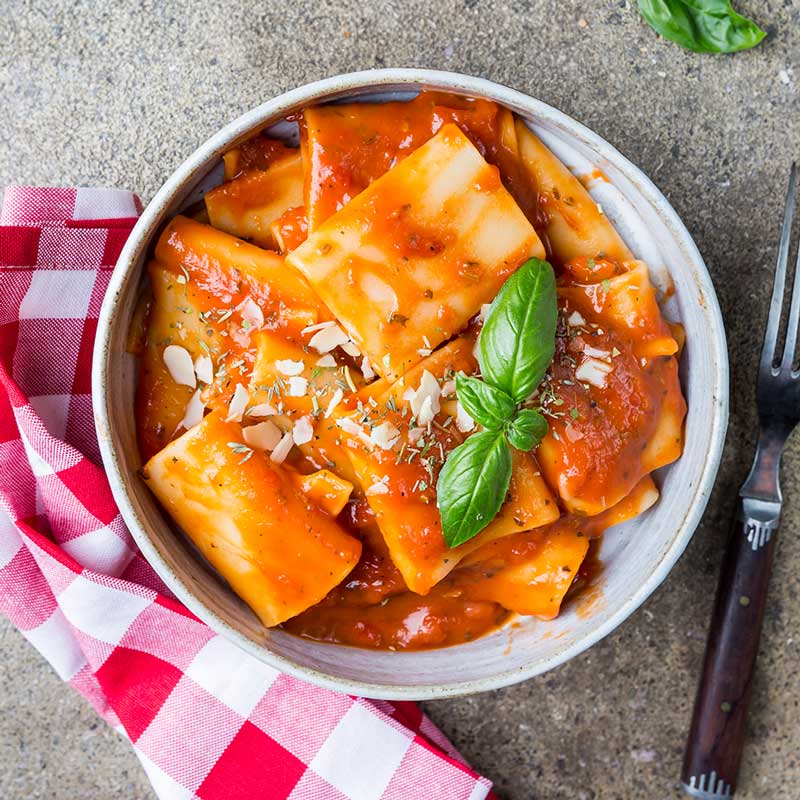 italiensk gourtmet Rigiati pasta med tomatsauce